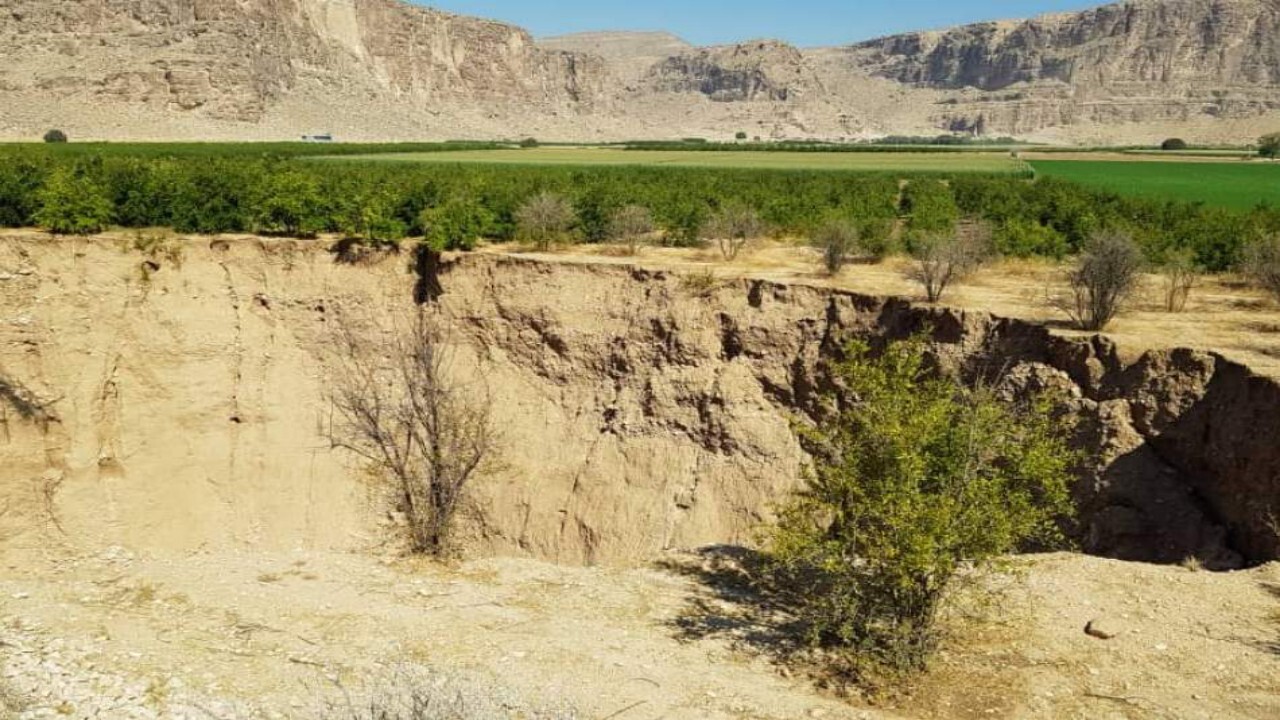 فرونشست ناگهانی زمین در سمنگان